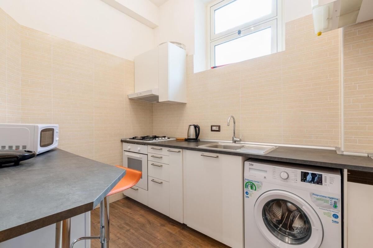 Style Apartment Julia 50 Mt From Colosseum Buitenkant foto