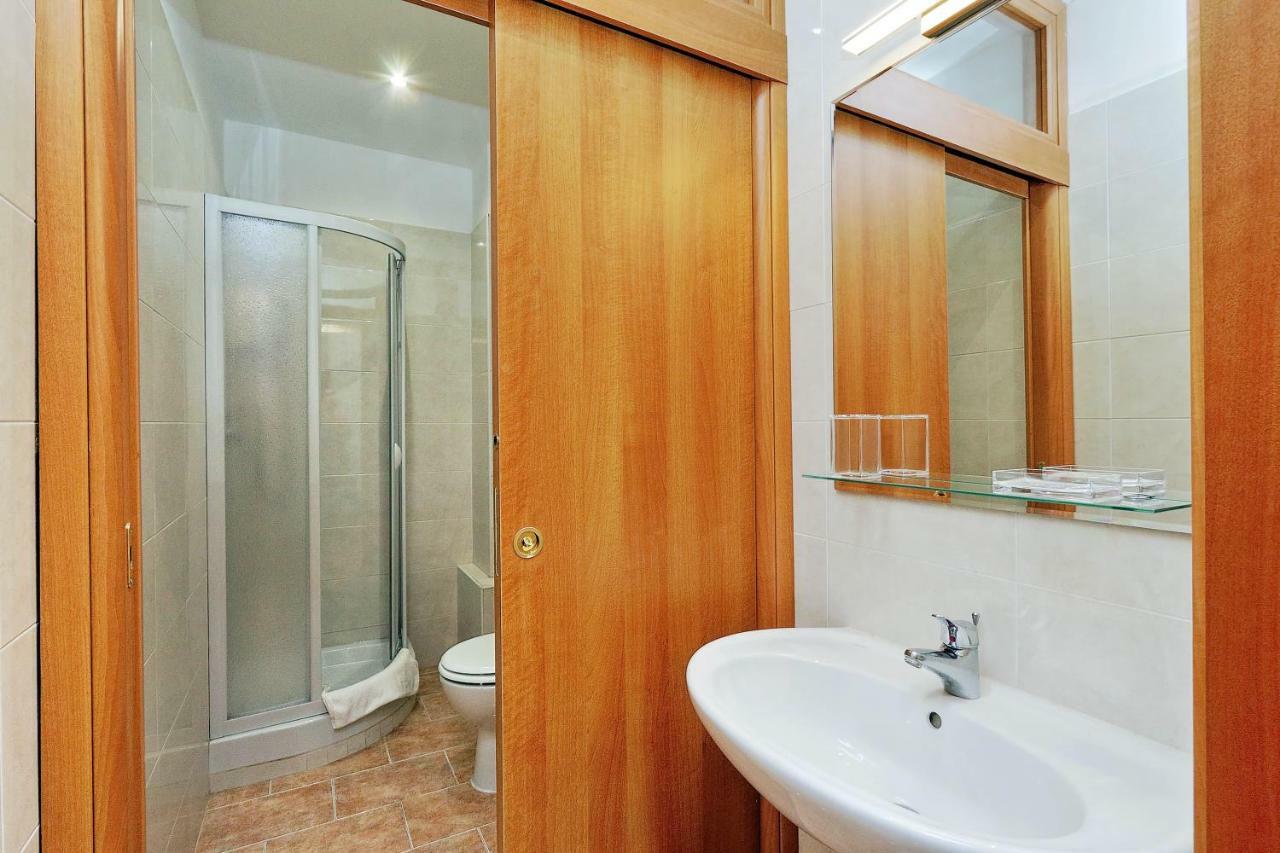 Style Apartment Julia 50 Mt From Colosseum Buitenkant foto