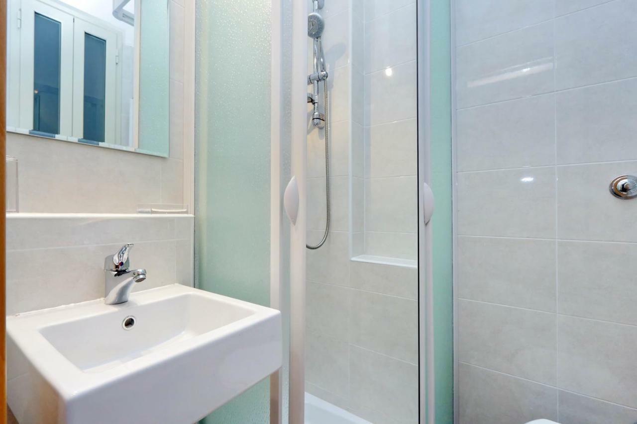 Style Apartment Julia 50 Mt From Colosseum Buitenkant foto